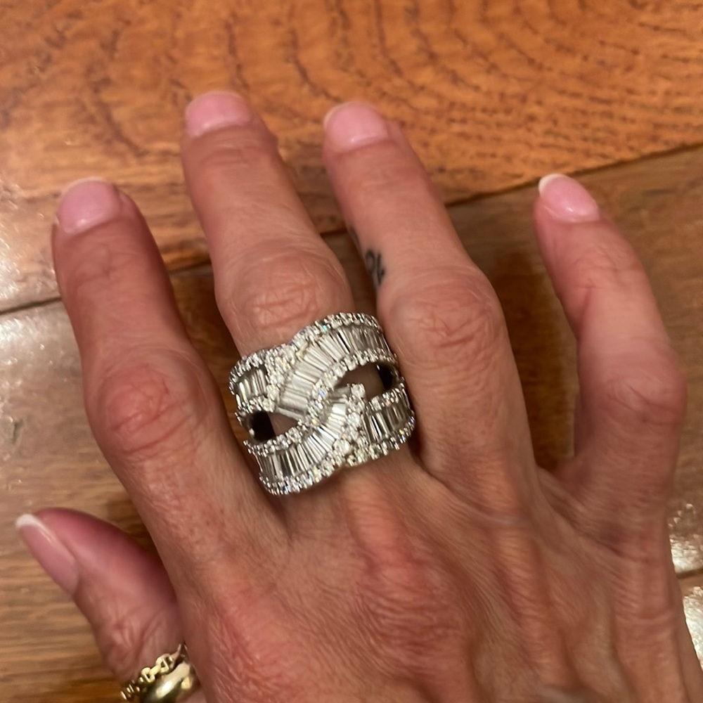 Stunning baguette ring